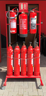 Pojízdný stojan na hasicí přístroje